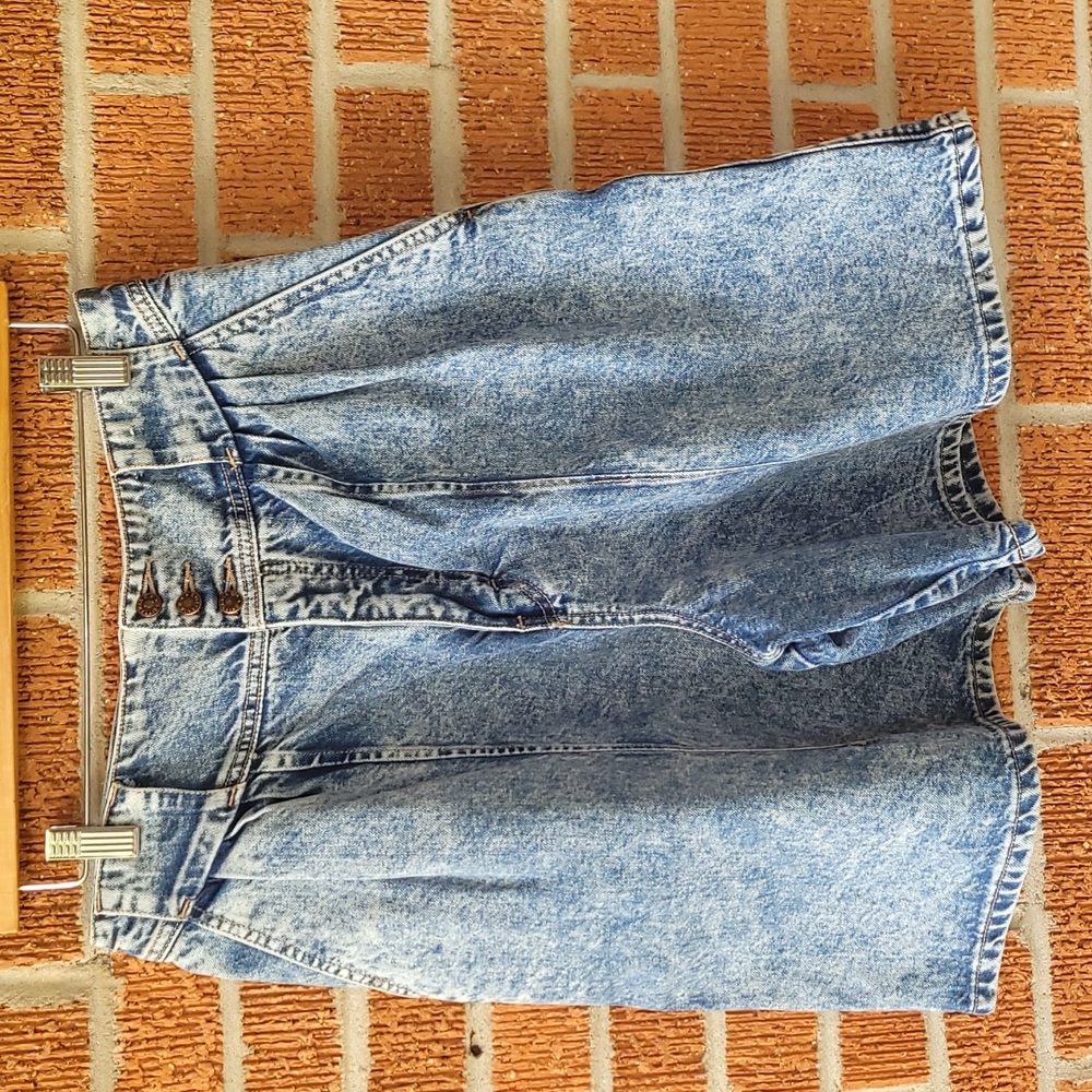 Vintage Britannia women's played denim shorts size 14